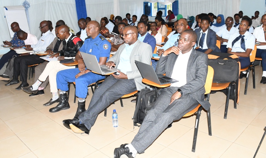 Une conférence-débat sur les thèmes en rapport avec la couverture des prestations prises en charge par la Mutuelle de la Focntion Publique a été organisée à Gitega
